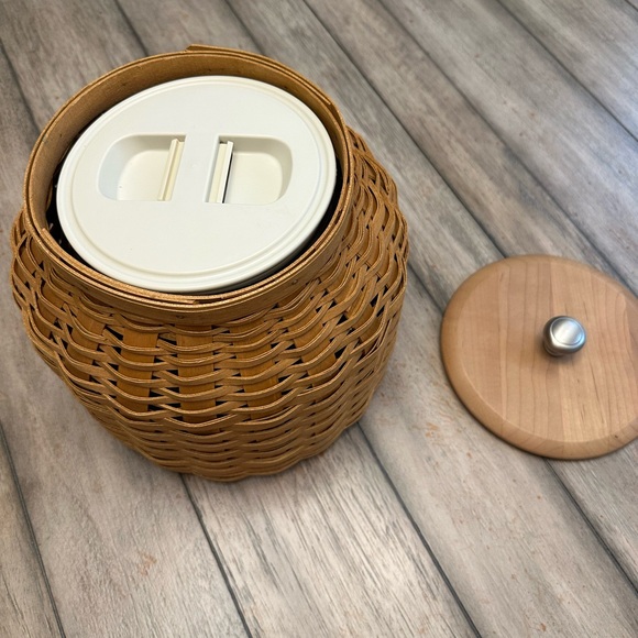 2007 Longaberger Cookie Basket W Insert and Lid - Picture 2 of 3